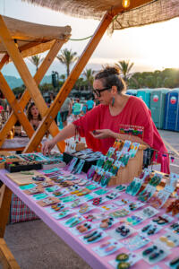 Addict, joyería y accesorios de resina en el mercadet del End Summer Festival de Miami Platja